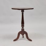 985 1426 PEDESTAL TABLE